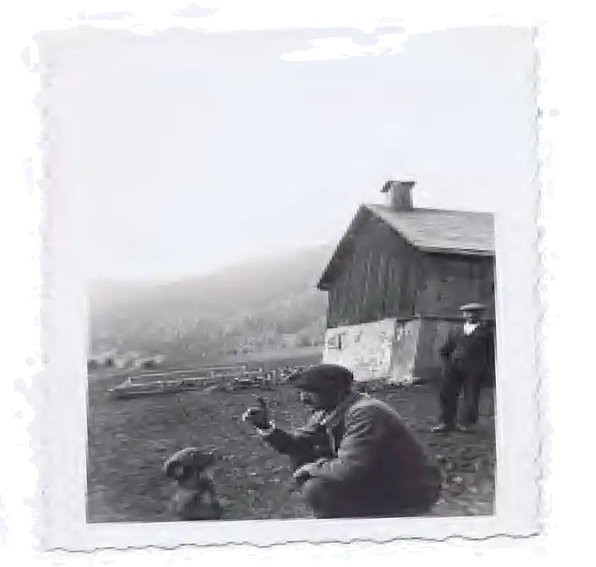 Portrait du grand-père fondateur du Refuge, en tenue traditionnelle savoyarde.